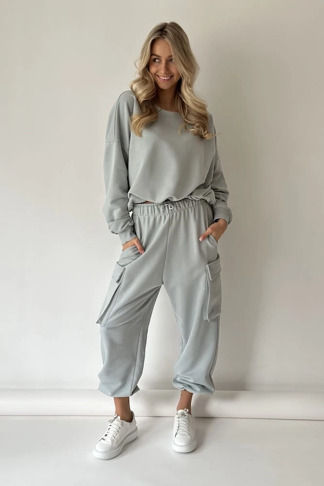 czarne spodnie dzianinowe styl minimalistyczny