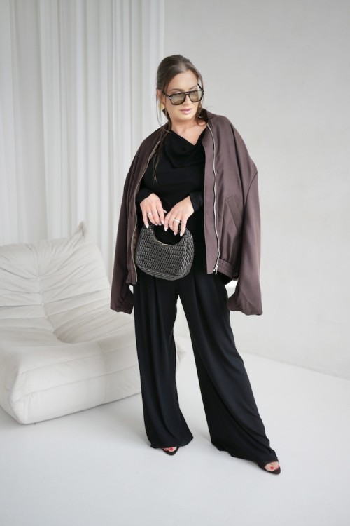 stylizacja do pracy total black damska elegancka kapsułowa