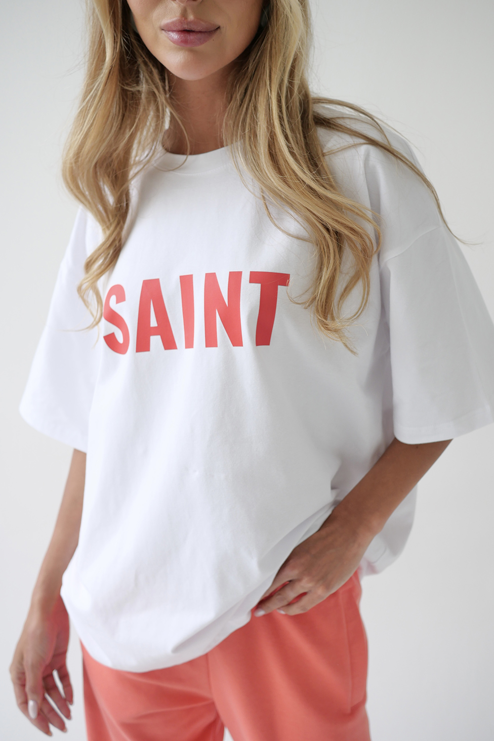 modny t-shirt damski oversize