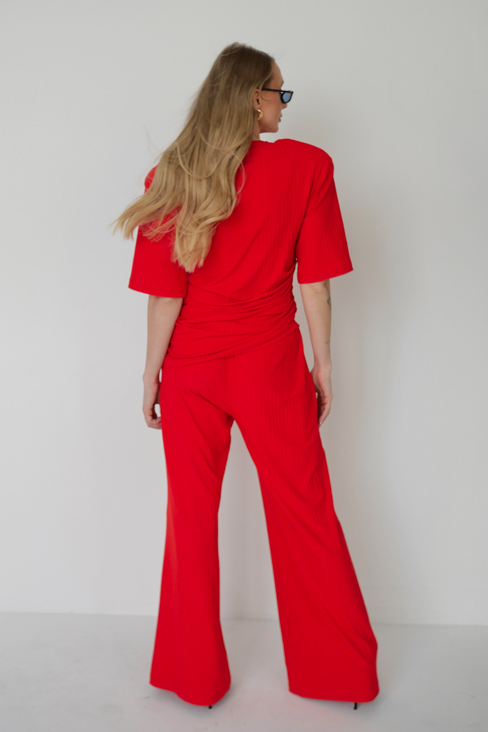 czerwony komplet damski casual elegancki