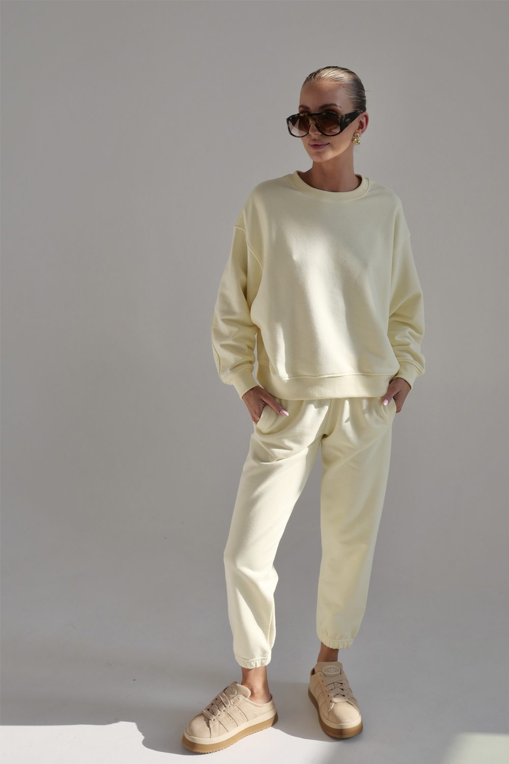 żółty dres damski styl 2026