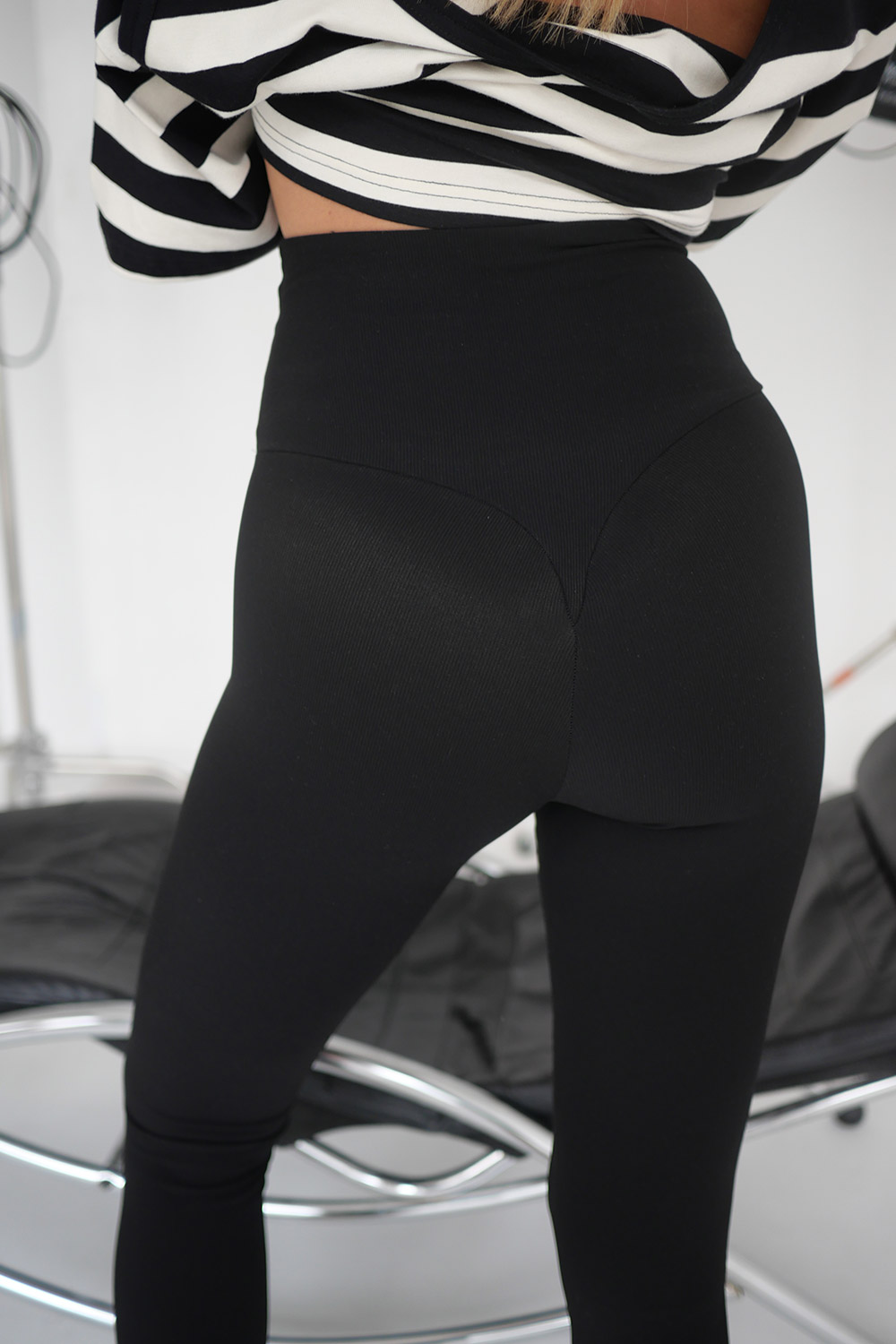 Legginsy-Lifestyle-black-4.jpg