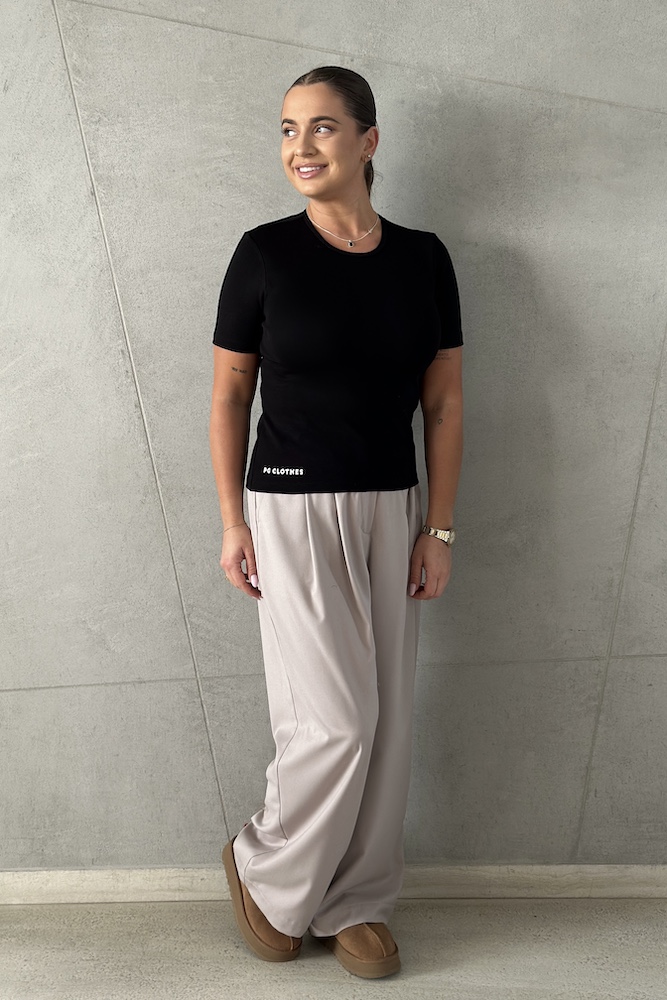 T-shirt Fibi Black czarny outfit