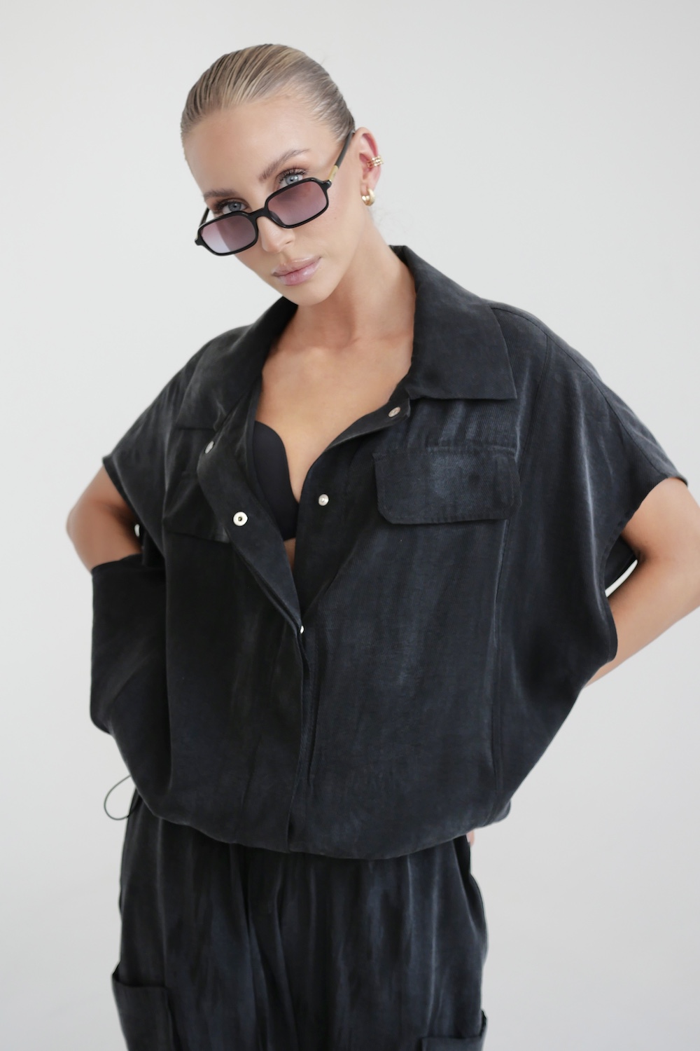 classy woman style monochromatyczny graphite outfit