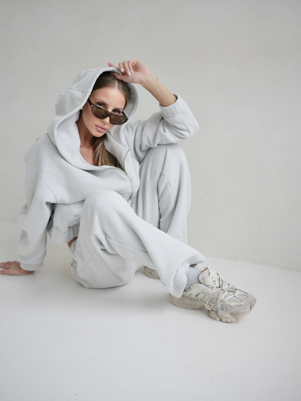 Jak dobrać rozmiar dresów damskich - praktyczny poradnik